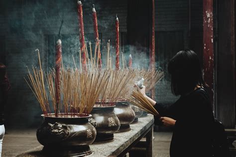 神桌要每天擦嗎|神桌要每天擦嗎？常見信仰與實踐解析